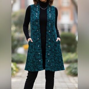 Parsley & Sage brand reversible vest in size medium.